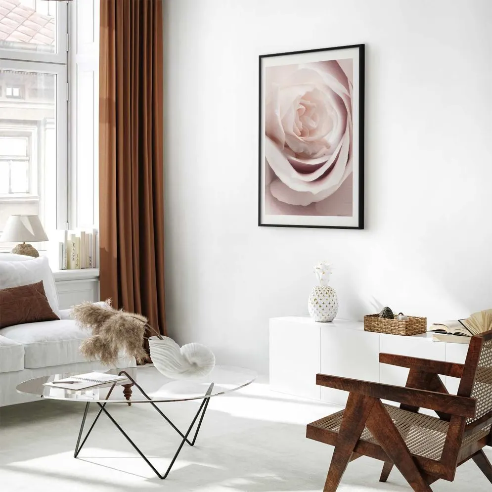 Plakat Porcelanowa róża 60x90 cm z ramą czarną z marginesem | MIRAT.