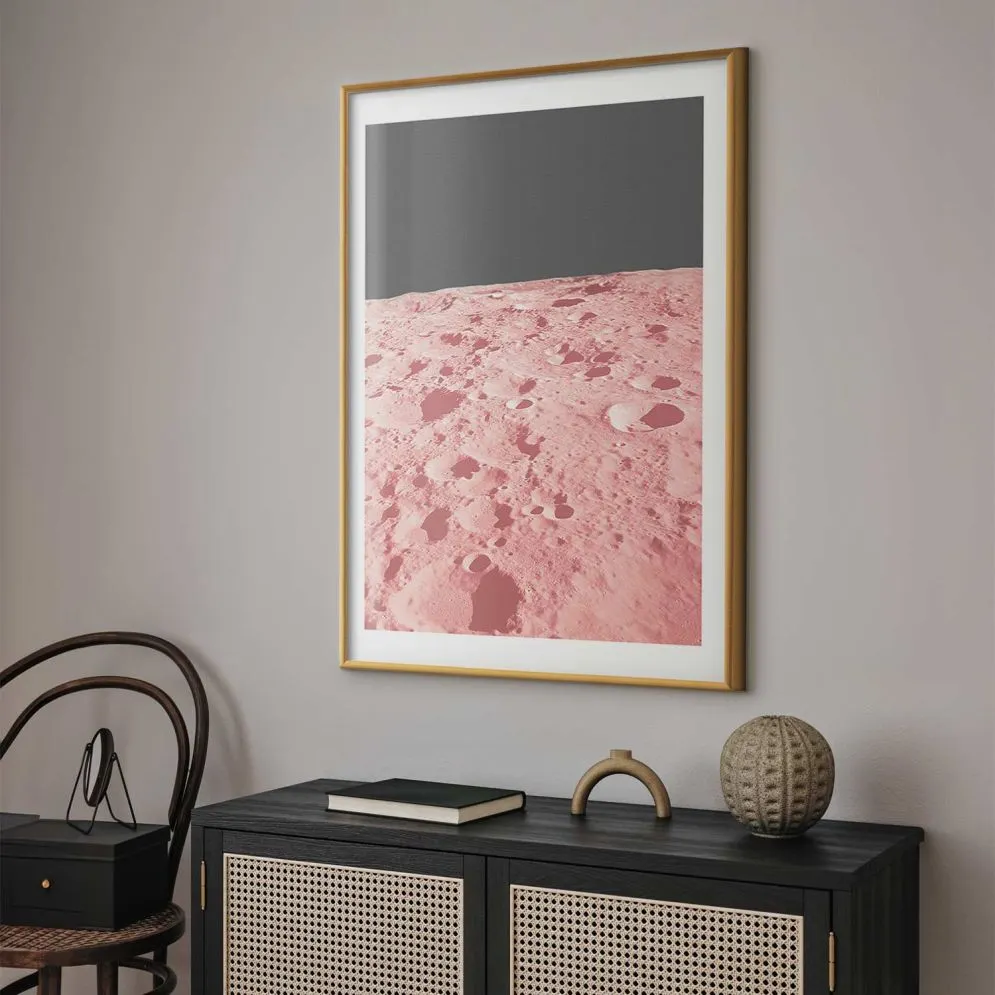 Plakat Różowy księżyc 21x30 cm z ramą złotą z marginesem | MIRAT.