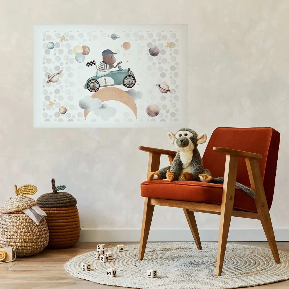 Plakat Miś w wyścigówce 60x40 cm bez ramy z marginesem | MIRAT.