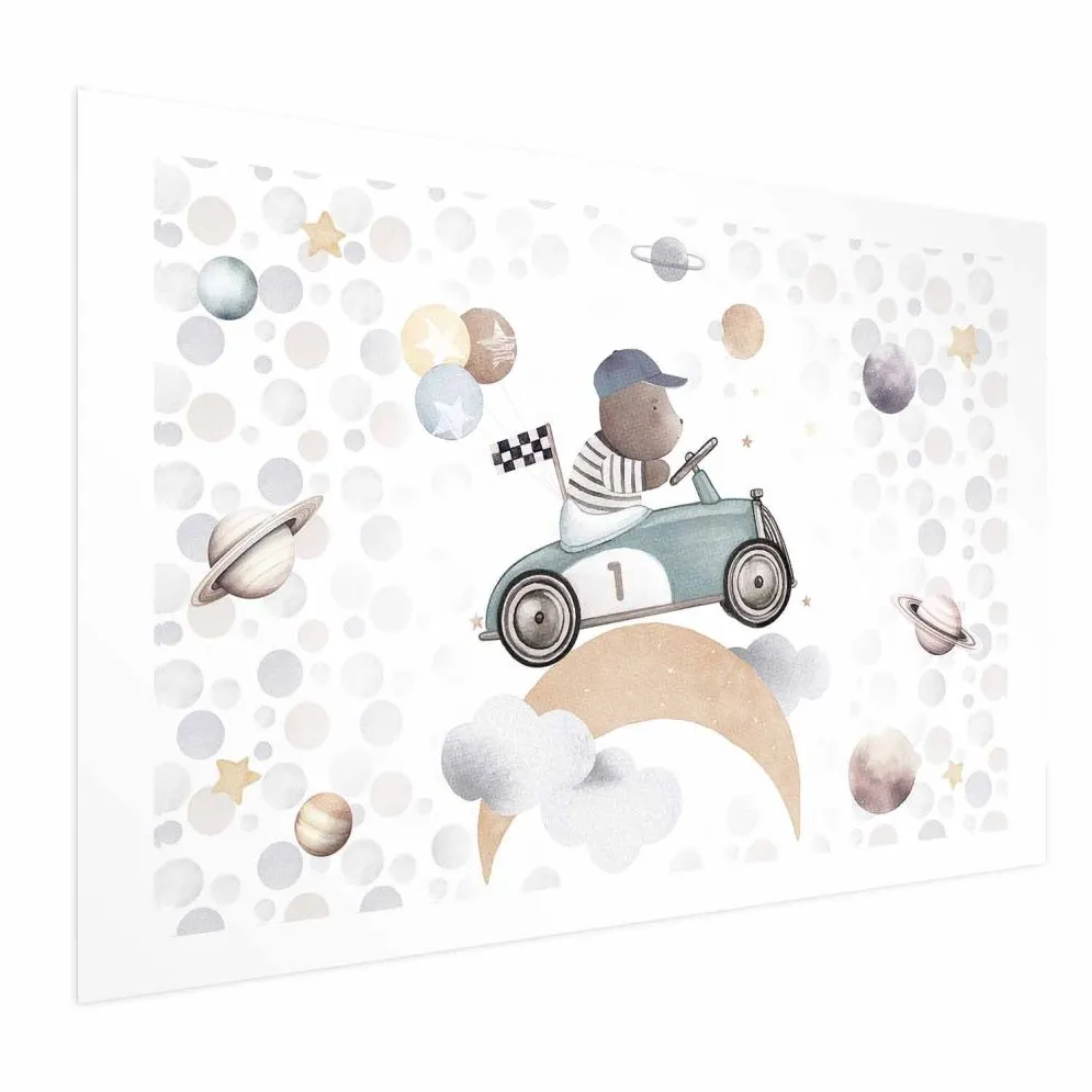 Plakat Miś w wyścigówce 60x40 cm bez ramy z marginesem | MIRAT.
