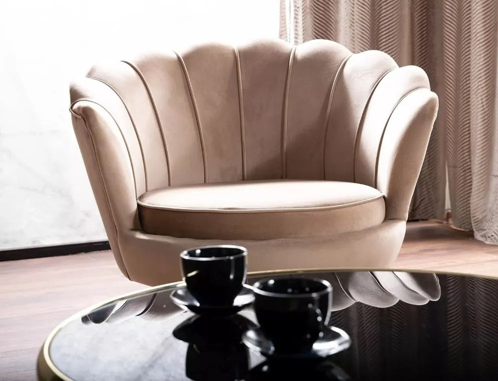Fotel tapicerowany CAMELLIA 1 VELVET beżowy muszelka I sklep meblowy MIRAT. styl GLAMOUR