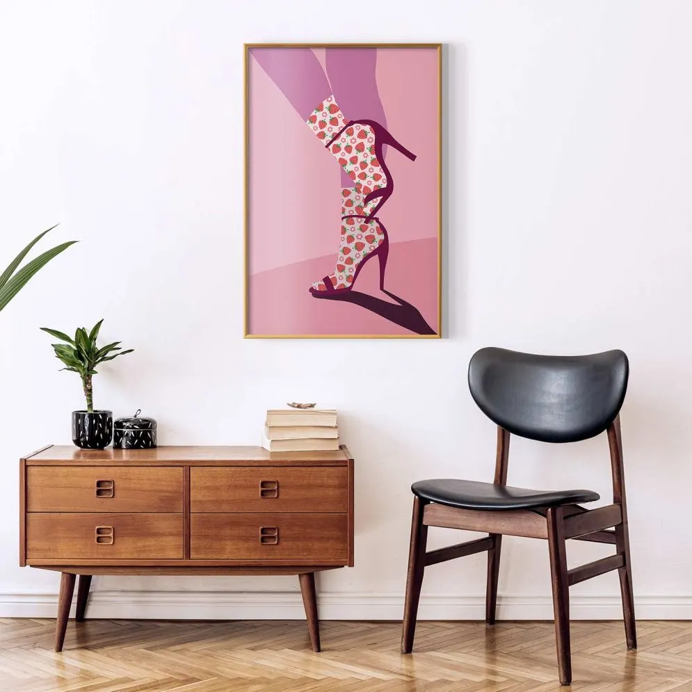 Plakat Skarpetki w truskawki 29,7x42 cm z ramą złotą bez marginesu | MIRAT.