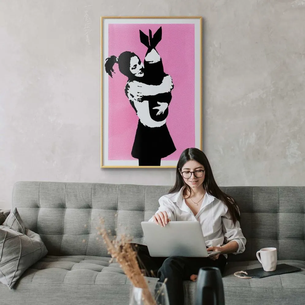Plakat Bombowy uścisk 21x30 cm z ramą złotą bez marginesu | MIRAT.