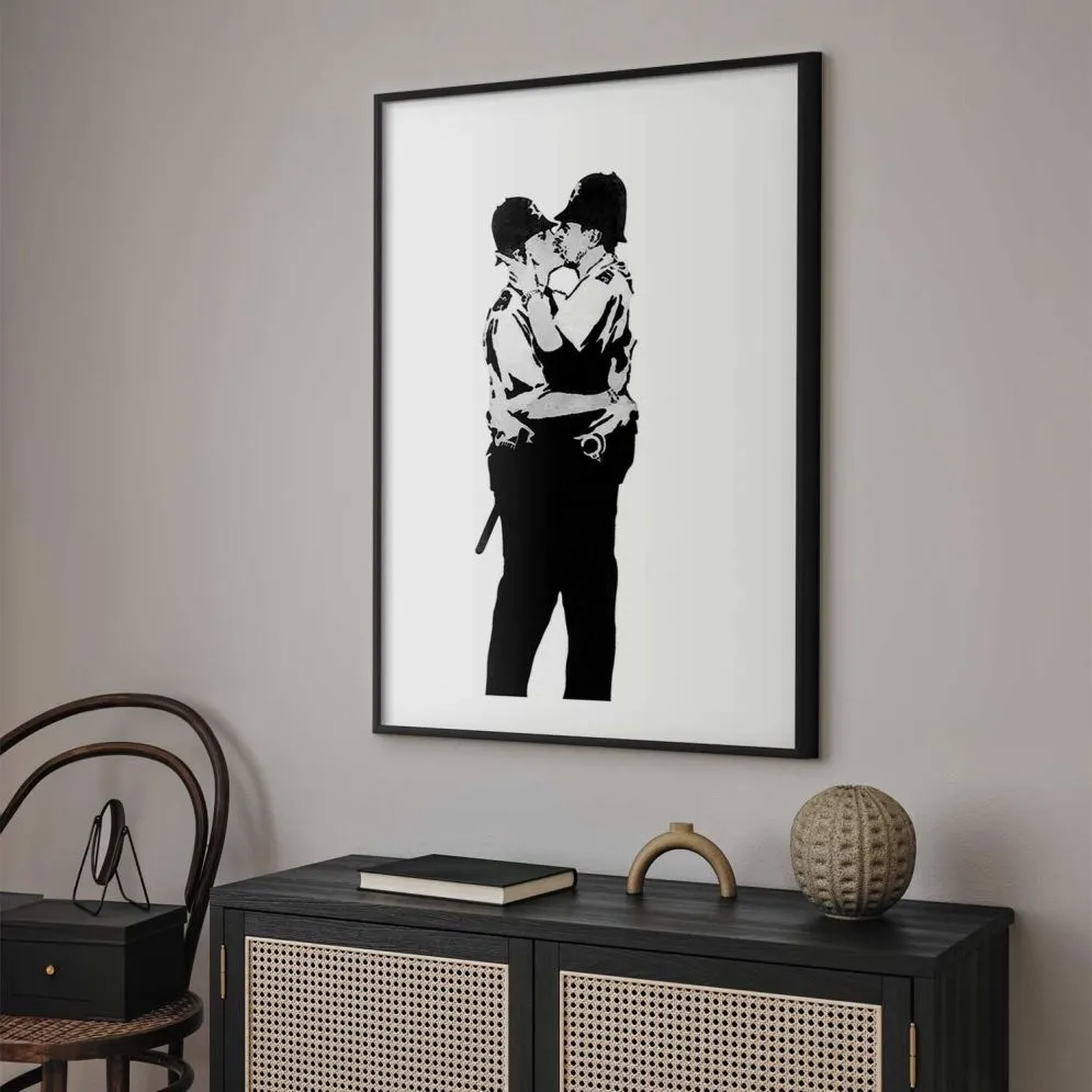 Plakat Kissing Coppers 29,7x42 cm z ramą czarną z marginesem | MIRAT.