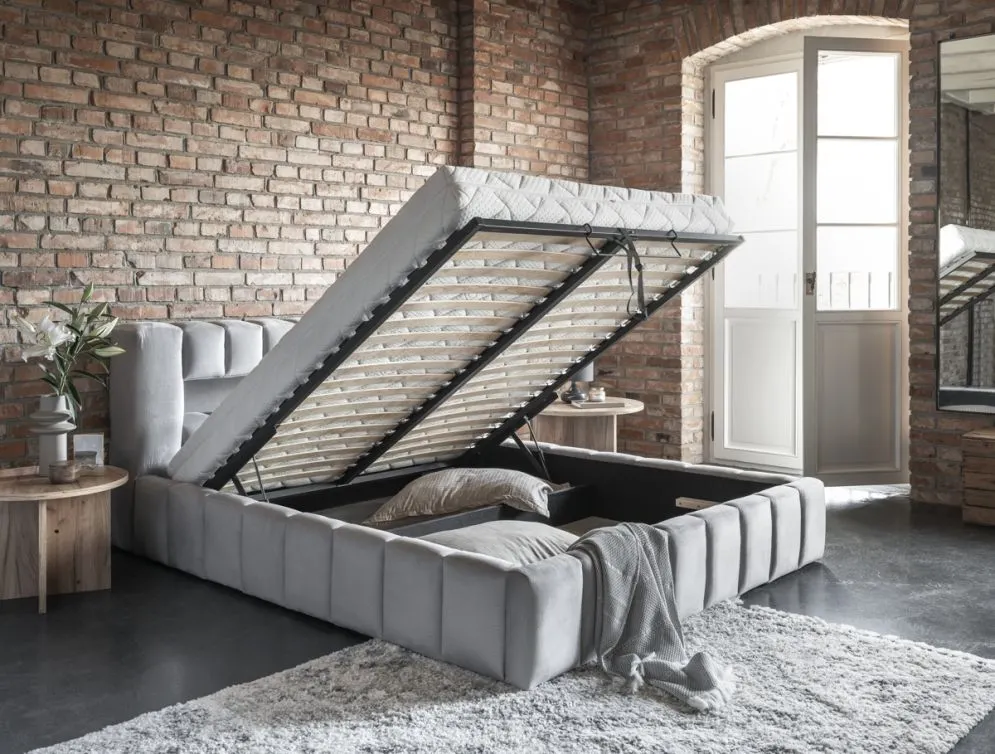 Łóżko tapicerowane LAMICA VELVET 160x200 jasnoszare z pojemnikiem i stelażem | MIRAT. styl GLAMOUR