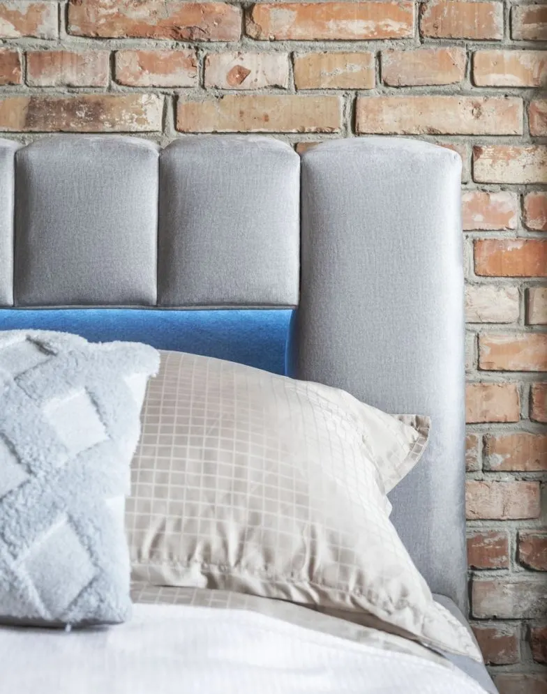 Łóżko tapicerowane LAMICA VELVET 160x200 jasnoszare z pojemnikiem i stelażem | MIRAT. styl GLAMOUR