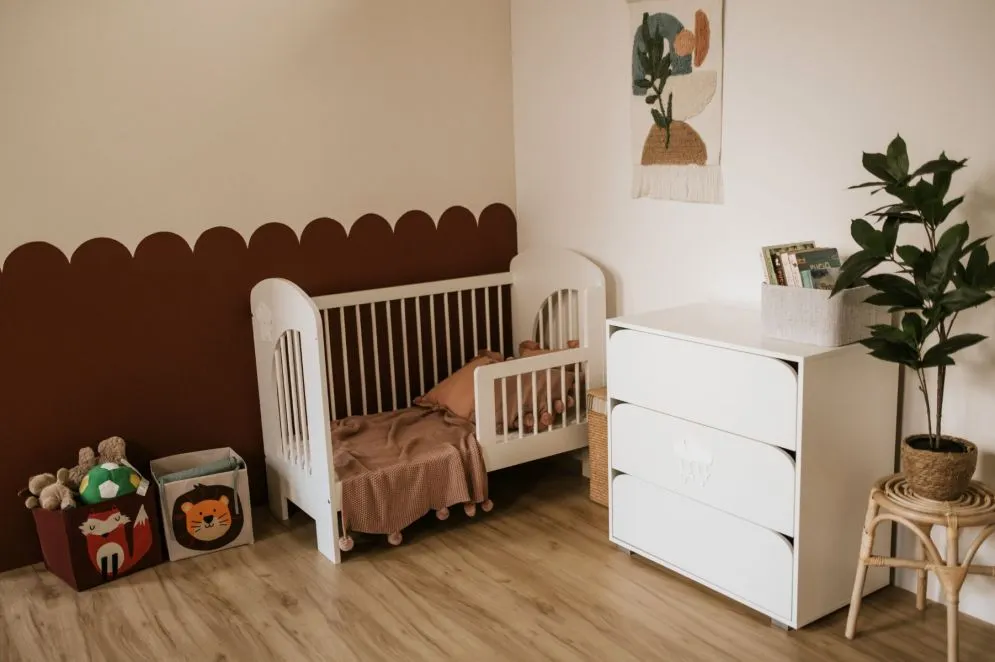 Łóżeczko dziecięce MAJA 2 120x60 białe drewniane I sklep meblowy MIRAT. styl SKANDYNAWSKI