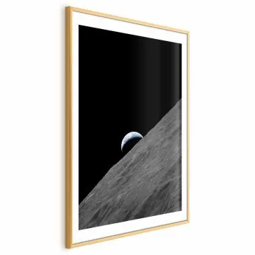 Plakat Samotna planeta 60x90 cm z ramą złotą z marginesem